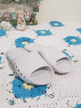 Sleek rubber swimming pool slippers Kenroll - EU size 36, US size 5.5- off white